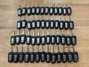LOTE DE 50 LLAVES ABATIBLES NISSAN USADAS 3 BOTONES OEM LLAVEROS CWTWB1G767 - Imagen 1 de 2