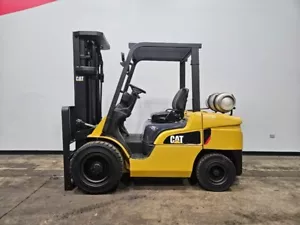 2012 CATERPILLAR FG35N 7,000 LB PNEUAMTIC LPG FORKLIFT STK 15599 - Picture 1 of 11