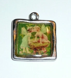Dije de ventana de hadas de besos para pulsera dije de metal acabado plateado de 3/4""x3/4 - Imagen 1 de 4