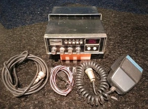 Vintage 1976 Midland International 77-838 CB Radio with Mic & Bracket -Free Ship - Photo 1/9