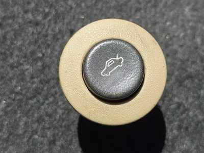 Interruptor de maletero Cadillac CTS 2009-2014 parte inferior abierta delantera izquierda 25796933 usado OEM Foto 1 de 4