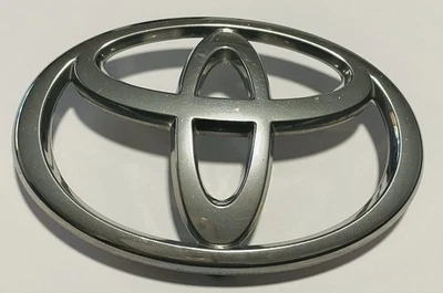 Toyota Solara 2001-2003 emblema delantero OEM 75311-AA050 Foto 1 de 3