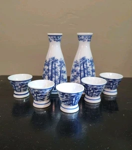 Set sake vintage in porcellana blu e bianca con disegno boschetto di bambù - Foto 1 di 10