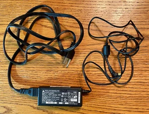 Adaptador de CA/CC Delta Electronics N17908 V85 SADP-65KB 19V 3.42A 40W -- probado - Imagen 1 de 4
