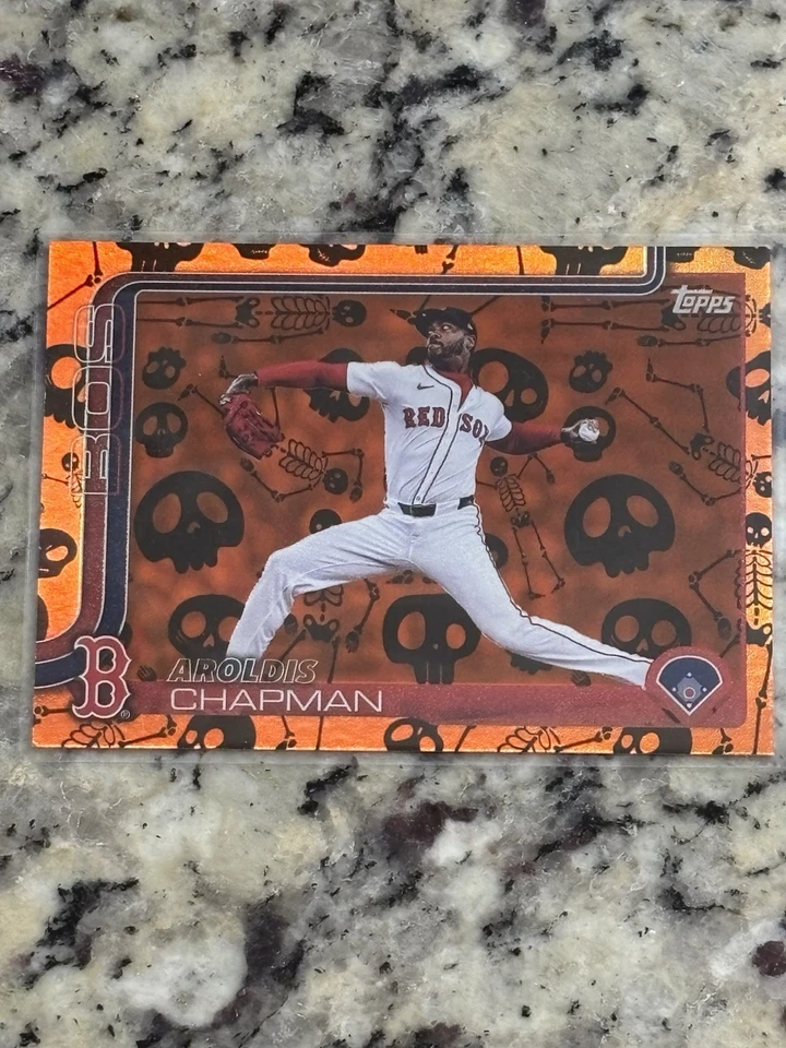 Aroldis Chapman 2025 Topps 更新假日妈咪 Skeltons 22/50 卡 #US116 — 第 1/2 张图片