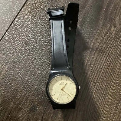 Quartzo analógico Q&Q resistente à água 50M - Imagem 1 de 4