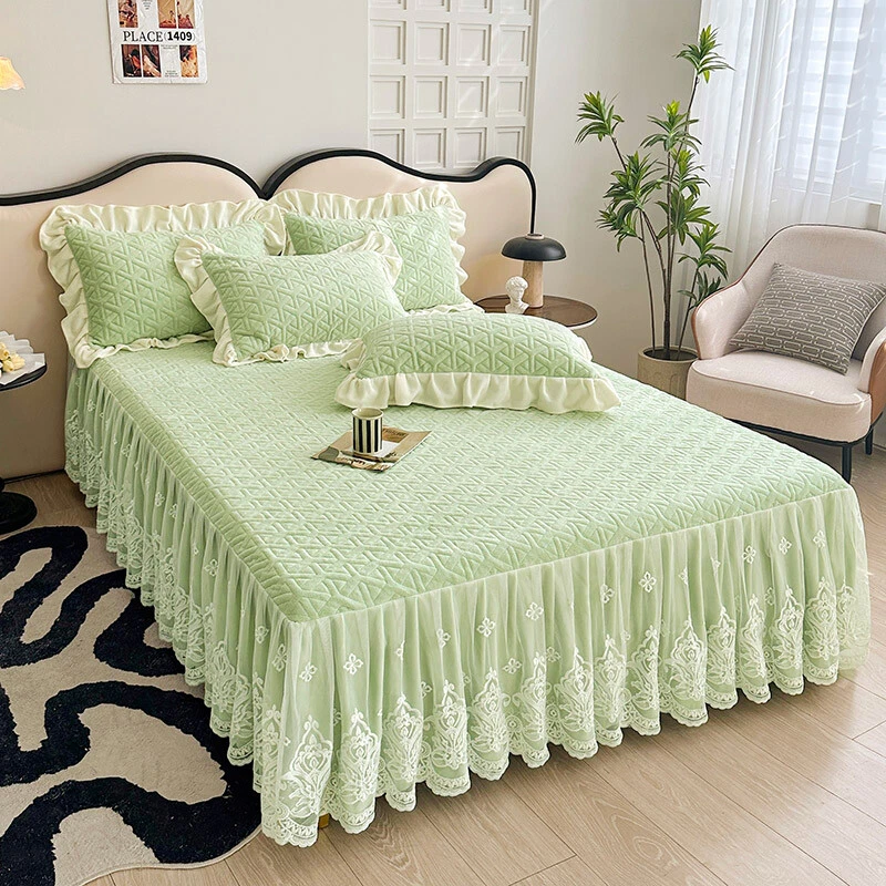 Chic Velvet Bedspread Queen Size Lace Ruffle Bed Skirt King with 2 Pillow Covers - Image 1 of 4