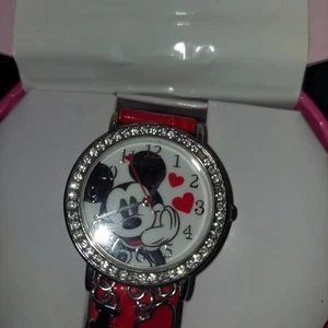 Disney Mickey Mouse Uhr mit Charms rotes Band fehlt der U Charm  - Bild 1 von 4
