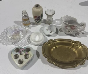 VTG Vanity Décor Lot Of 9 – Boudoir Trinket Dishes, Vases, Gold Glam Shabby Chic - Picture 1 of 16