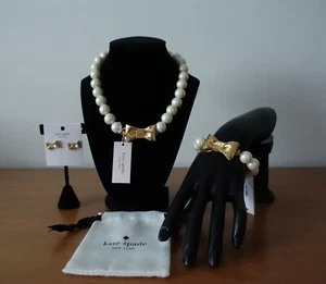 KATE SPADE NUEVA YORK TODO ENVUELTO EN PERLAS TACHUELAS, PULSERA Y COLLAR CORTO - Imagen 1 de 12