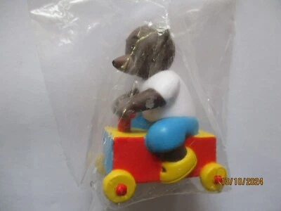 Figurine Petit ours Brun  " Voiturette " - Photo 1/4