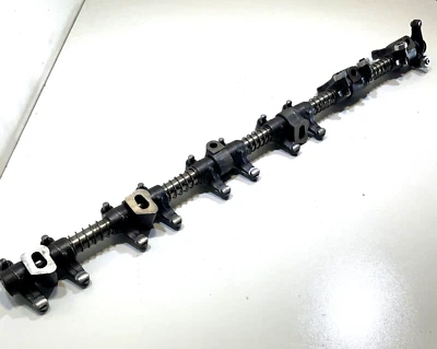 John Deere 6068 Rocker Arm Shaft With Rocker Arms And Supports R519767 OEM Foto 1 de 4