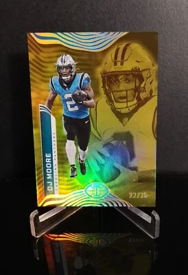 #'ed/25 💥 DJ MOORE SSP 2022 Panini Illusions Gold Holofoil Insert Parallel #18 - Image 1 of 2