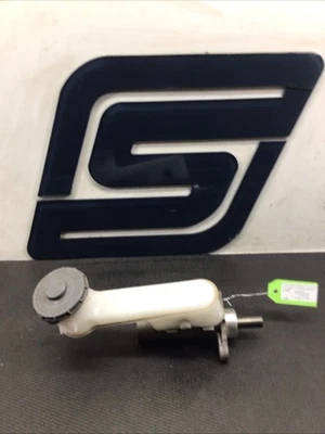 2004 Honda Element - Brake Master Cylinder Foto 1 de 4