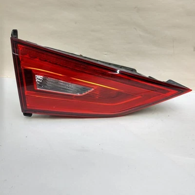 Luz trasera interior del maletero del lado izquierdo Audi A3 2015-2016 OEM Foto 1 de 4