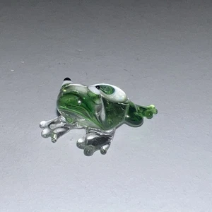 Ein Kleiner Glas Frosch - 1,6cm Hoch - Grün - Vintage - Tierfigur - Bild 1 von 4