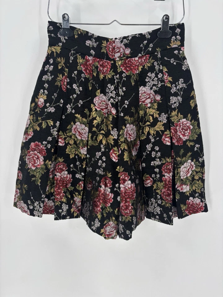 Nuevo con etiquetas Pantalones Cortos Dolce & Gabbana Mujer 42 Negro Floral Plisado Bolsillo Jacquard tiro alto Foto 1 de 4