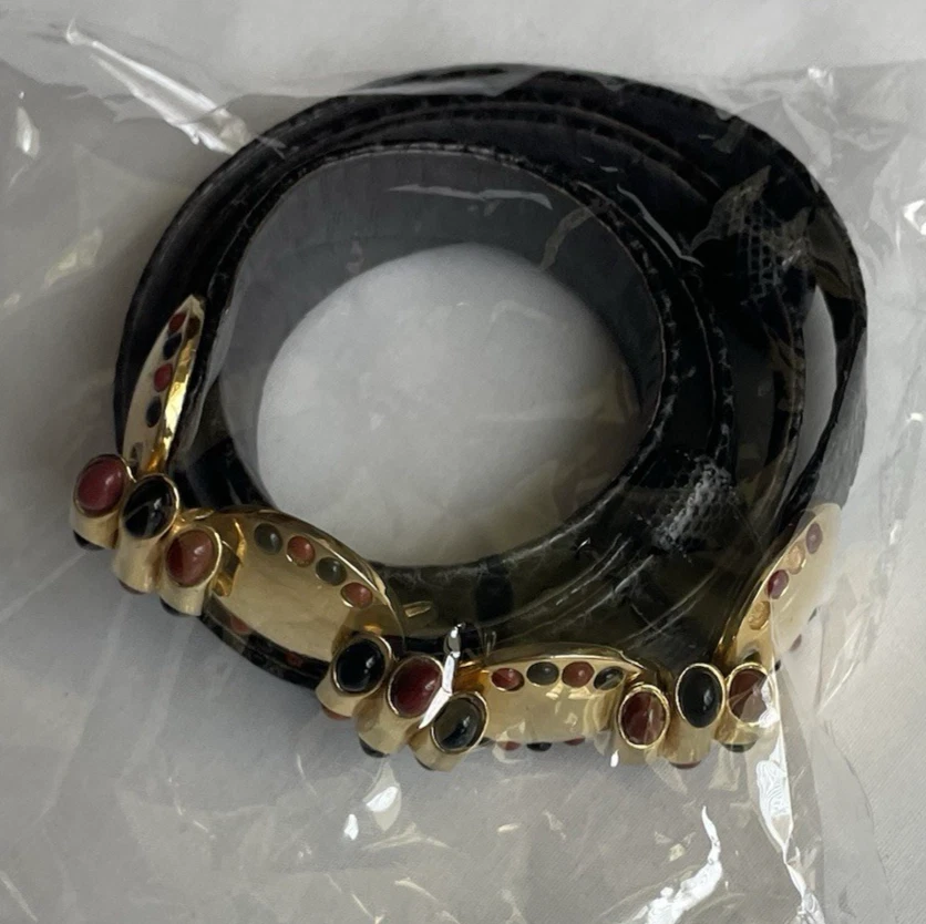 Cinturón vintage de piel de serpiente Judith Leiber con piedras preciosas doradas Foto 1 de 4