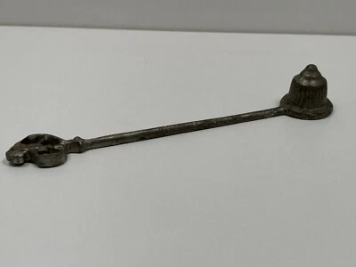 Ancienne Mouchette ou Etouffoir à Bougie en plomb XVIIIe ou avant - Photo 1/4