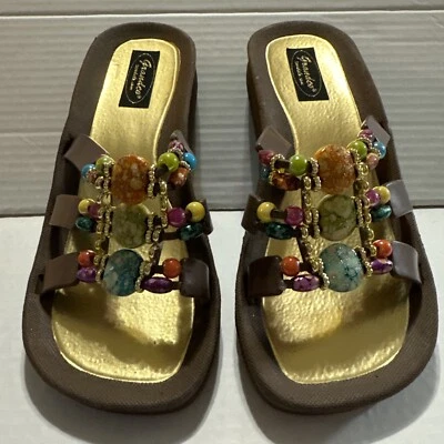 Sandalias sin cordones Grandco® talla 8 para mujer, con cuentas y joyas Foto 1 de 4