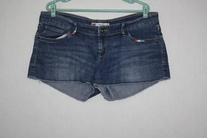 Levi’s Jr Sz 15 (meas 39x2) Medium Wash Cut Off Jean Shorty Shorts Rainbow Trim - Bild 1 von 4