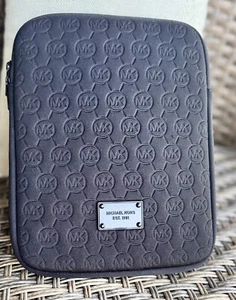"Funda para Tablet Michael Kors iPad Negra Neopreno Acolchada Cierre con Cremallera 8.5"" W X 10"" H" - Imagen 1 de 13