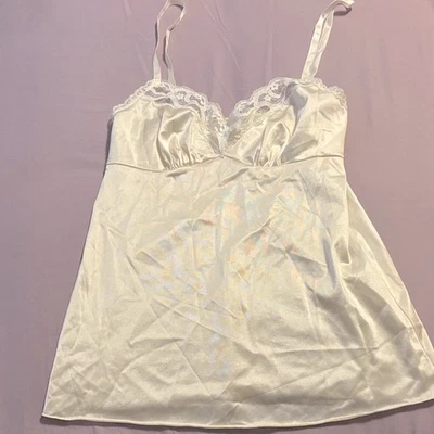 Muñeca bebé vintage hecha en EE. UU. color crema chamise cami top detalle encaje talla 30 Foto 1 de 4