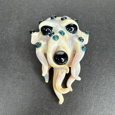 Colgante de vidrio artístico soplado a mano Cthulhu embriagador hecho a mano colgante de borosilicato encanto de regalo Foto 1 de 4