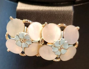 Orecchini vintage con retro a vite design floreale tono oro  - Foto 1 di 4
