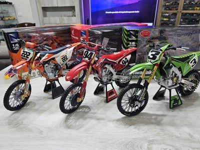 NewRay 1:6 N°3 Motocross KTM 450SX-F #222 - HONDA CRF 450R #94 - KAWASAKI KX450  - Immagine 1 di 4
