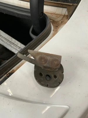 2015-23 DODGE CHARGER REAR LEFT OR RIGHT EXHAUST PIPE HANGER W/ BRACKET OEM - Image 1 of 4