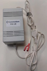 Commodore VIC20 VC20 Power Supply silver label with over voltage HQ on board NEW - Imagen 1 de 6