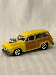 Johnny Lightning 1:64 Scale Woodys & Panels 1950 Mercury, Yellow - Picture 1 of 13