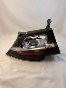Plancha de vapor para ropa profesional CHI con cerámica con infusión de titanio 13117 negra - Imagen 1 de 9