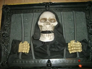 RARE VINTAGE ANIMATED TALKING LIGHT UP FRAMED GRIM REAPER SKULL FIGURE..WORKS! - Picture 1 of 8