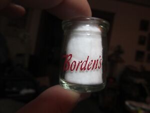 Borden's / Elsie c Borden Co. (pic of Elsie), red, Round 1/2 Oz. Dairy Creamer