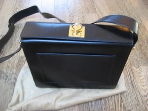 RARE CELINE VINTAGE Black Leather Shoulder Bag with gold Turn Lock - Foto 1 di 12