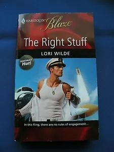 Harlequin Blaze The Right Stuff Lori Wilde paperback book - Picture 1 of 2