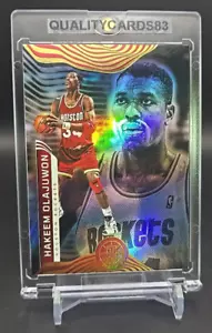 HAKEEM OLAJUWON RAINBOW HOLO FOIL ILLUSIONS CARD WITH CASE NBA HOUSTON ROCKETS - Picture 1 of 7
