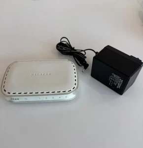 Netgear FS605 v3 with PSU (5-Port, 10/100 MBPS Network Switch) - Picture 1 of 4