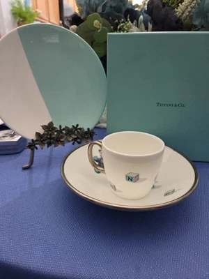 Juego y caja de 3 piezas de porcelana de hueso fino Tiffany & Co Childs BLOQUE DE COLOR Foto 1 de 4