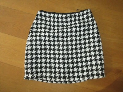 ladies F&F black white dog tooth check textured skirt, size 10 - Image 1 of 3