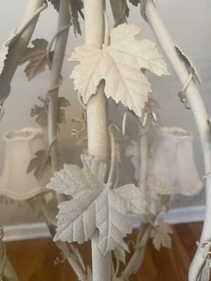 Candelabro Fredrick Ramond vintage branco tole luminária de teto com 5 luzes 28”x26”W - Imagem 1 de 4