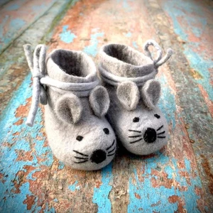 Babyhausschuh Mäuschen / Filzschuhe für Babies  in Maus-Grau aus 100 % Wollfilz - Bild 1 von 3