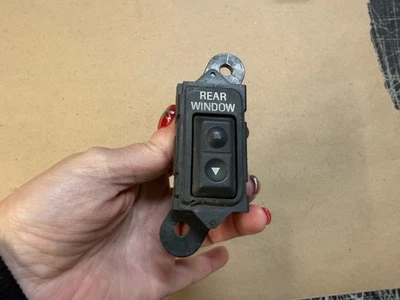 92-96 Ford Bronco interruptor traseiro para cima e para baixo 1992-1996 - Imagem 1 de 2
