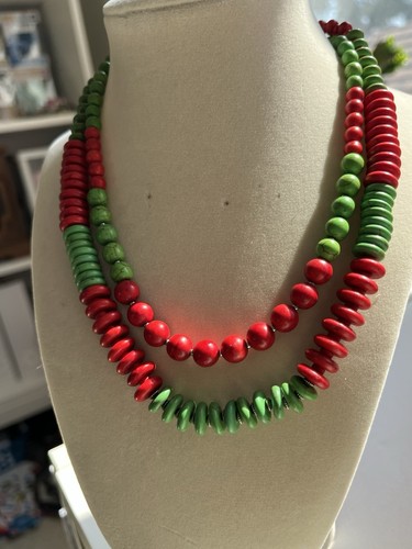 VETEMENTS Collana girocollo con perline Howlite tonde tinte rosso e verde tono argento 17"
