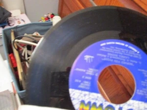 Lionel Richie; Running With the Night on 45 - Picture 1 of 3