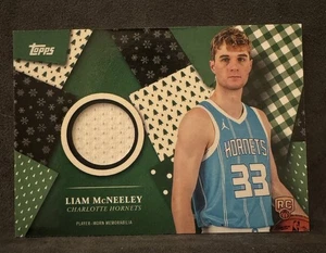 Liam McNeeley 2025-26 Topps Holiday Relic, Player Worn Jersey RC Hornets - Bild 1 von 2
