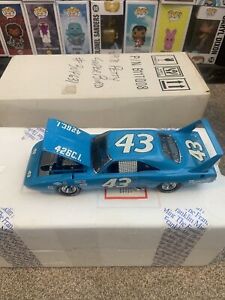 Richard Petty's 1970 Plymouth Superbird Franklin Mint 1:24 Scale With Case