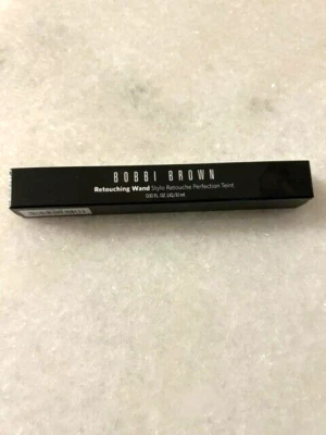 Varita de retoque Bobbi Brown, mediana a oscura, 0,10 oz., nueva en caja Foto 1 de 2